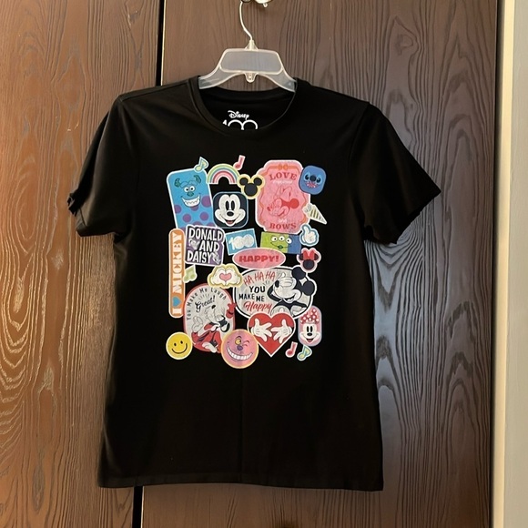 Disney black t-shirt with Disney characters on the front. Size Medium - Picture 1 of 5
